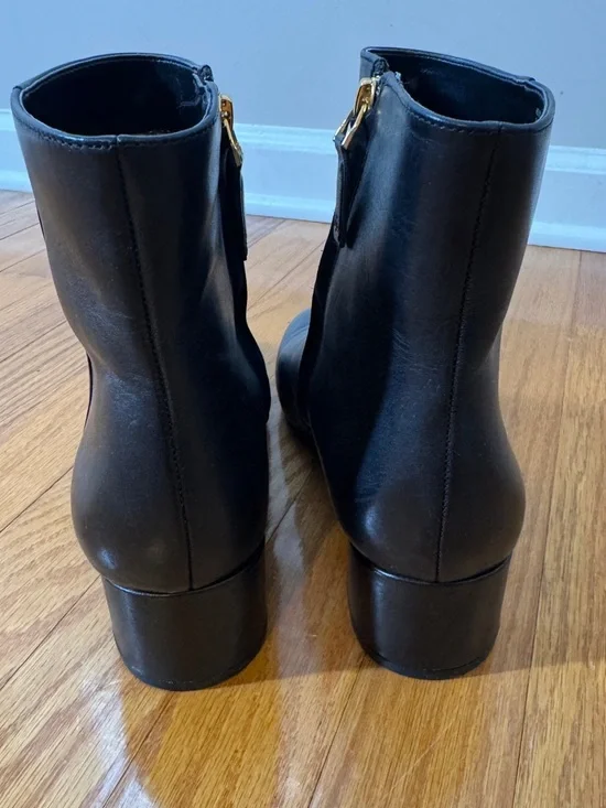 Lauren Ralph Lauren's Welford Women’s Black Leather Booties 9.5B - Picture 5 of 9